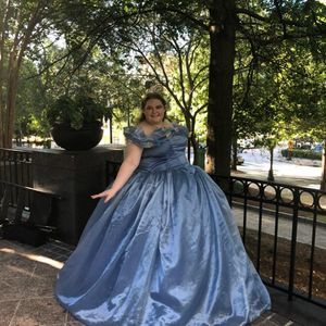 Meet your Posher, Laura